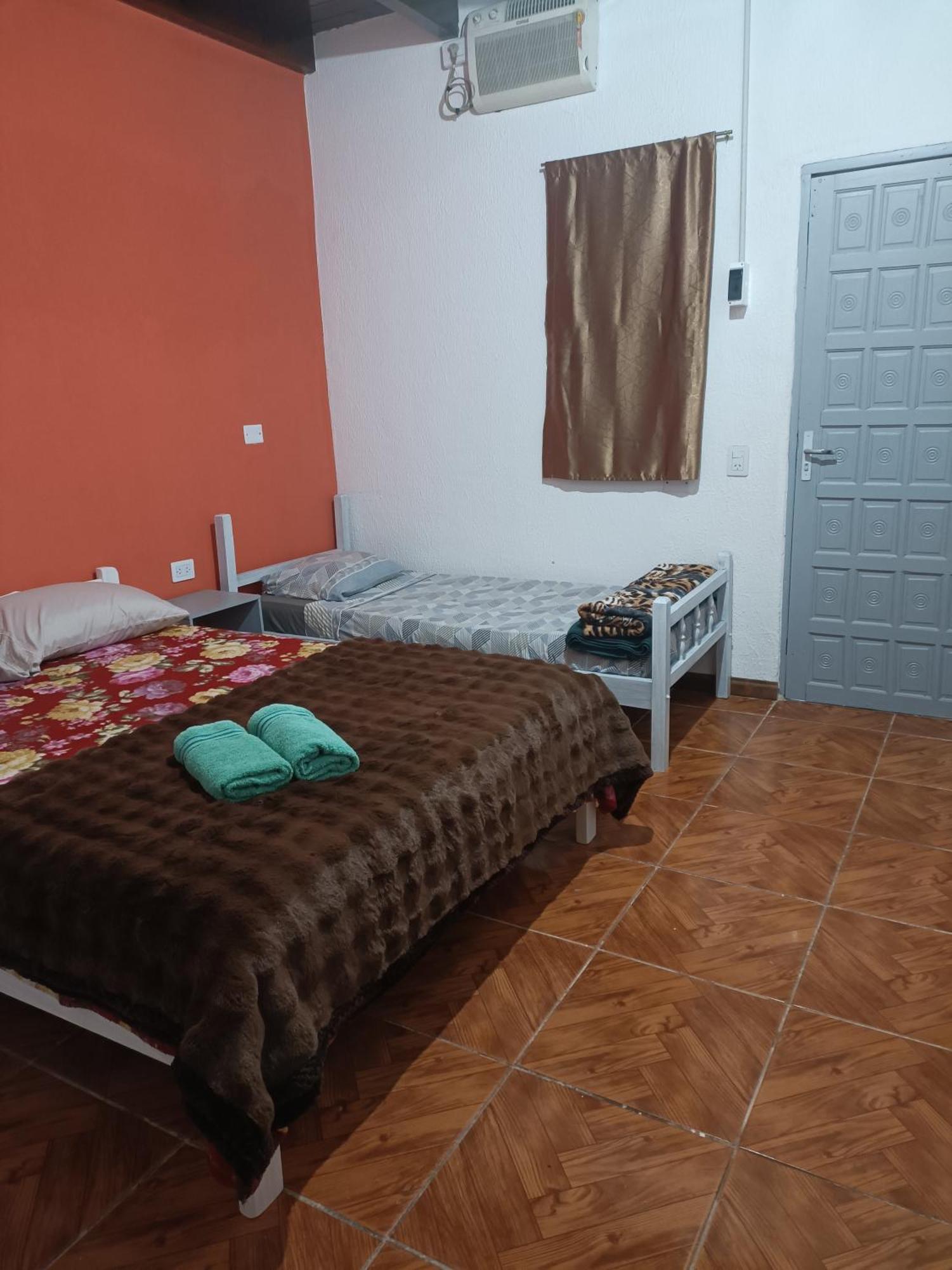 Hostel El Amanecer ปูแอร์โตอีกวาซู ภายนอก รูปภาพ